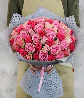 Фото Яркий букет роз "Розовое лето"