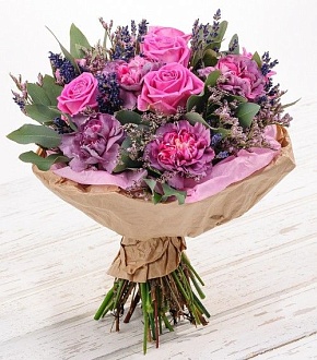 Особенный букет цветов на усмотрение флориста