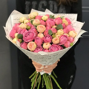 Букет пионовидных роз "Шепот сердца"