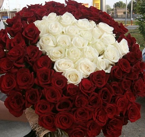 Букет из 101 розы "Страсть" (Исполнение 1)