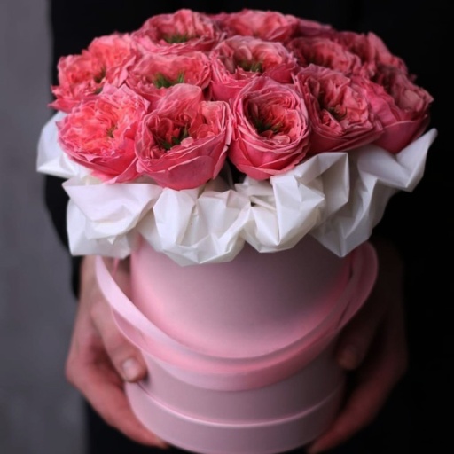 Розы в шляпной коробке "Lady in pink"