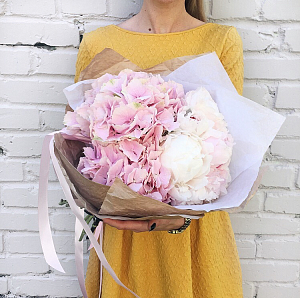 Букет из пионов и гортензий "Ангельский"