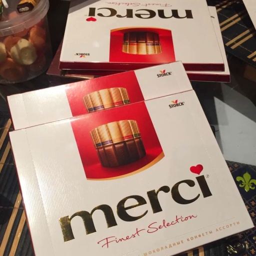 Коробка конфет "Merci"