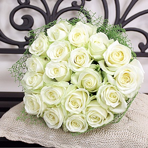 Аккуратный букетик роз "Знакомый адрес"