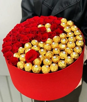 Фото Коробочка с цветами и сладостями "Инь Янь"