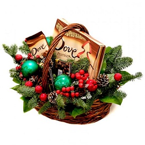 Новогодняя корзина "Для самых любимых"