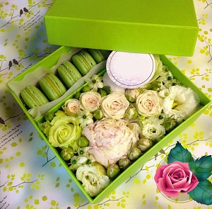 Фото Коробочка с макаронс и цветами №65