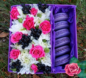 Фото Коробочка с макаронс и цветами №123