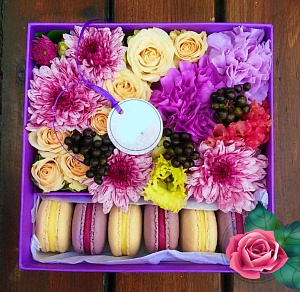 Фото Коробочка с макаронс и цветами №155