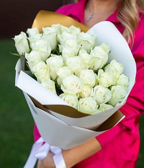 Стильный букет из роз "Белое золото"