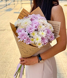 Хризантемы в букете "Розовая лёгкость"