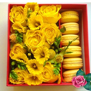 Фото Коробочка с макаронс и цветами №57