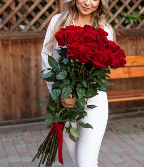 Букет из 19 Красных голландских роз 90см