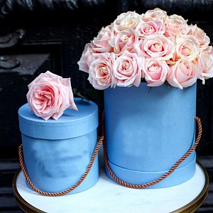 Фото Коробка с 31 розовой розой