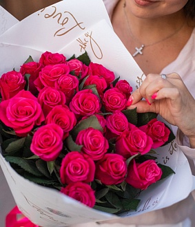 Фото Большой букет из 25 роз "Малиновые облака"