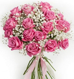 Розовые розы с гипсофилами "Эмилия"