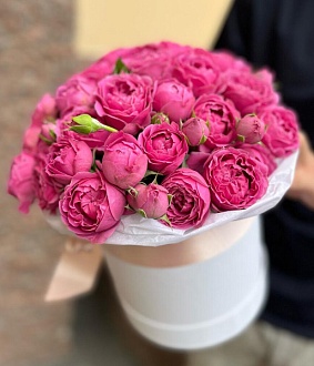 Коробочка из пионовидных роз Мисти Баблз