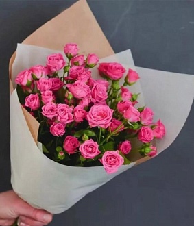 Фото Букет розовых кустовых роз "Лиана"