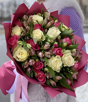 Букет из роз и альстромерии "Flower Magic"