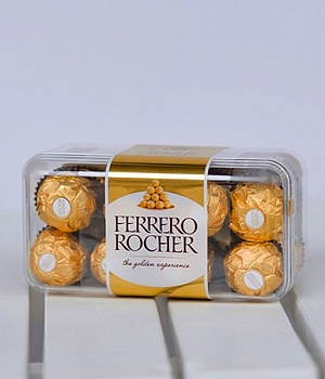 Маленькая коробка конфет "Ferrero Rocher"
