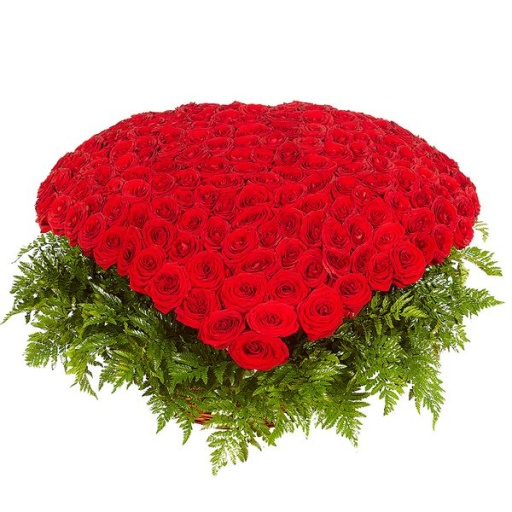 Сердце из 301 красной и белой розы в корзинке