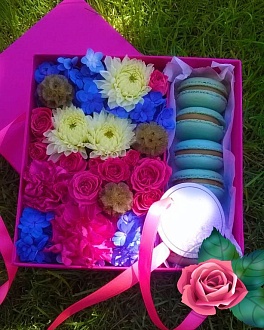 Фото Коробочка с макаронс и цветами №77