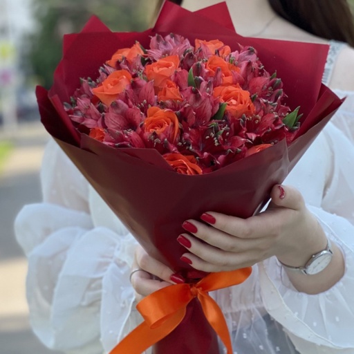 Красный яркий букет "Из жарких стран"