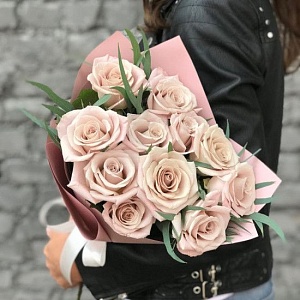 Кремовые розы "Левитация"