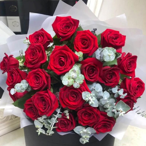 Фото Розы в очаровательном букете "Lovely Luxury"