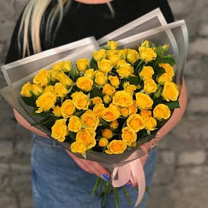 Кустовые желтые розы "Жаркий Марокко"